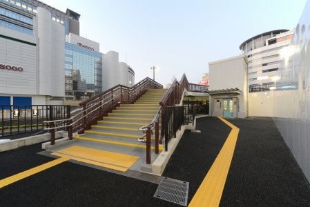 三宮駅前仮階段新設工事（そごう連絡階段）