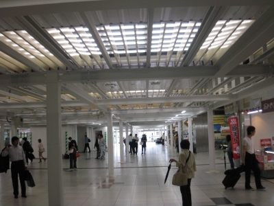 新大阪駅中央コンコース改修工事　仮設構台工事